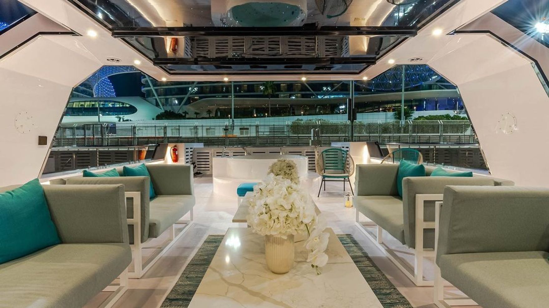 Renting yacht Azimut 100 in Abu Dhabi