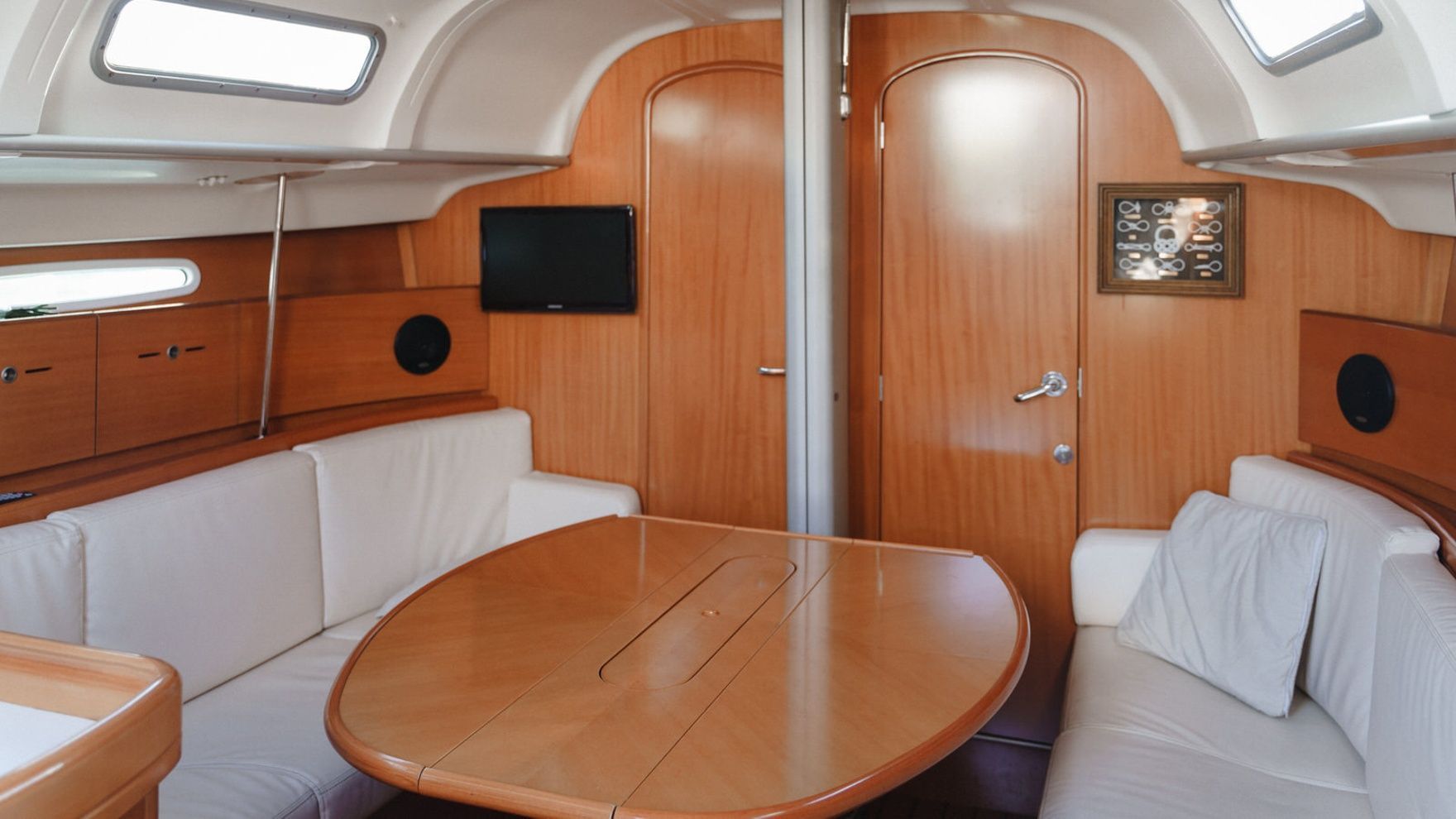 Yacht charter with a skipper 