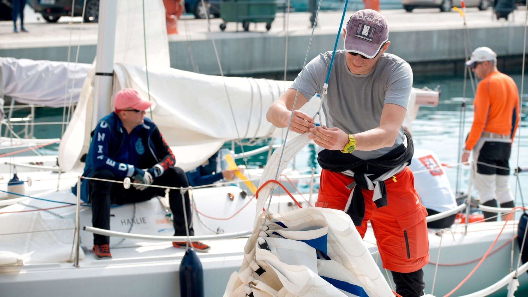 Sailing sessions on FAREAST 28R
