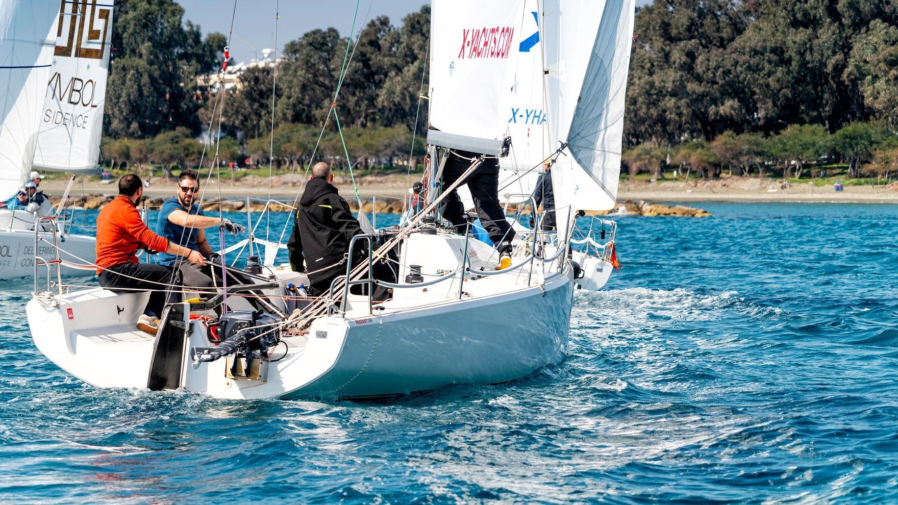 Sailing session on FAREAST 28R